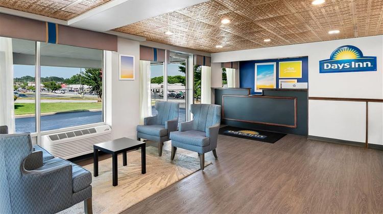 Days Inn Seneca Lobby