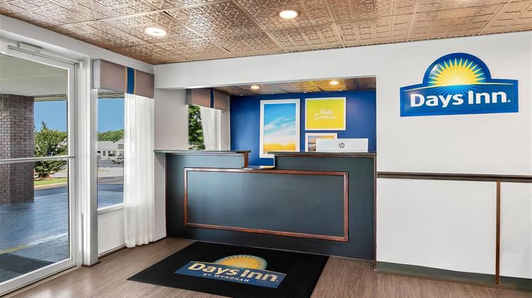 Days Inn Seneca Lobby