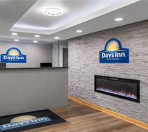 Days Inn Cloverdale Greencastle Lobby