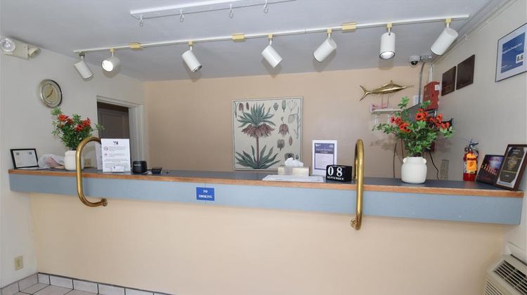 Knights Inn Oswego East Lobby