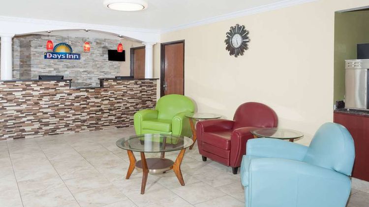 Days Inn Springfield - South Lobby