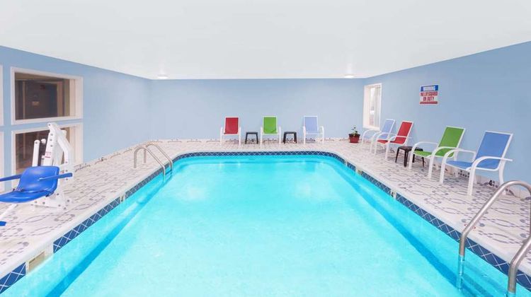 Days Inn Springfield - South Pool