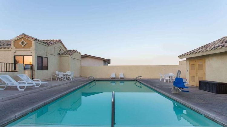 Days Inn Kingman West Pool