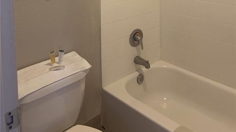 <b>Days Inn Kingman West Room</b>. Images powered by <a href="https://iceportal.shijigroup.com/" title="IcePortal" target="_blank">IcePortal</a>.