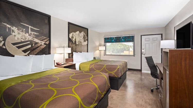 Super 8 Prattville/Montgomery Room