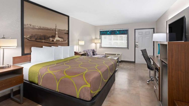 Super 8 Prattville/Montgomery Suite