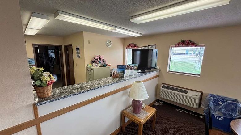 <b>Super 8 Du Quoin Lobby</b>. Images powered by <a href="https://iceportal.shijigroup.com/" title="IcePortal" target="_blank">IcePortal</a>.
