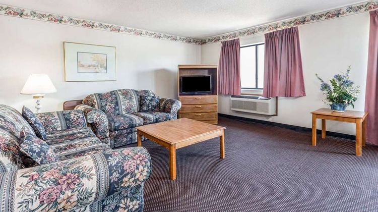 Super 8 Du Quoin Suite