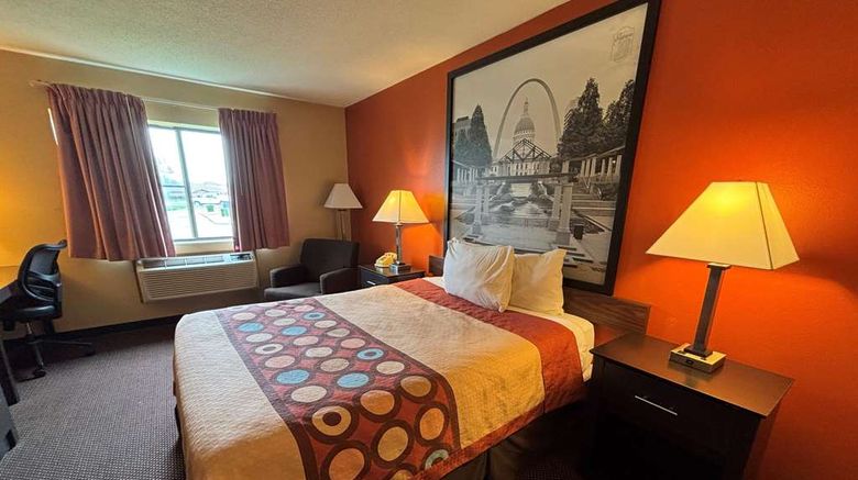 <b>Super 8 Du Quoin Room</b>. Images powered by <a href="https://iceportal.shijigroup.com/" title="IcePortal" target="_blank">IcePortal</a>.