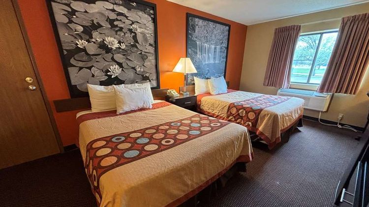 Super 8 Du Quoin Room