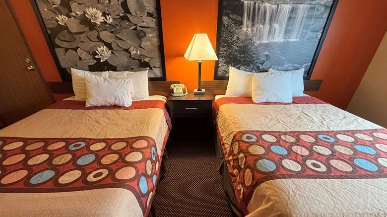 <b>Super 8 Du Quoin Room</b>. Images powered by <a href="https://iceportal.shijigroup.com/" title="IcePortal" target="_blank">IcePortal</a>.