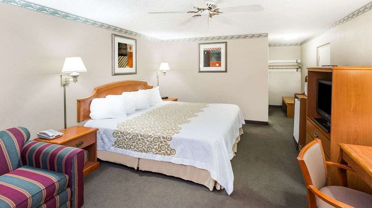 Days Inn Batesville Room