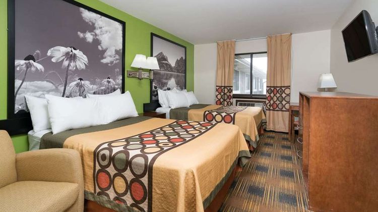 Super 8 Rochester Mayo Clinic Area Room