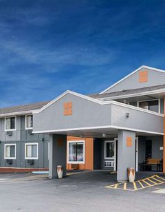 Super 8 Rochester Mayo Clinic Area