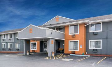 Super 8 Rochester Mayo Clinic Area