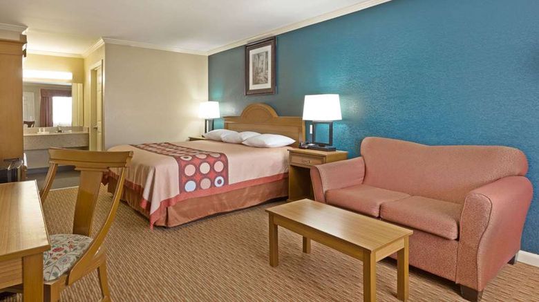 <b>Super 8 Covington Room</b>. Images powered by <a href="https://iceportal.shijigroup.com/" title="IcePortal" target="_blank">IcePortal</a>.