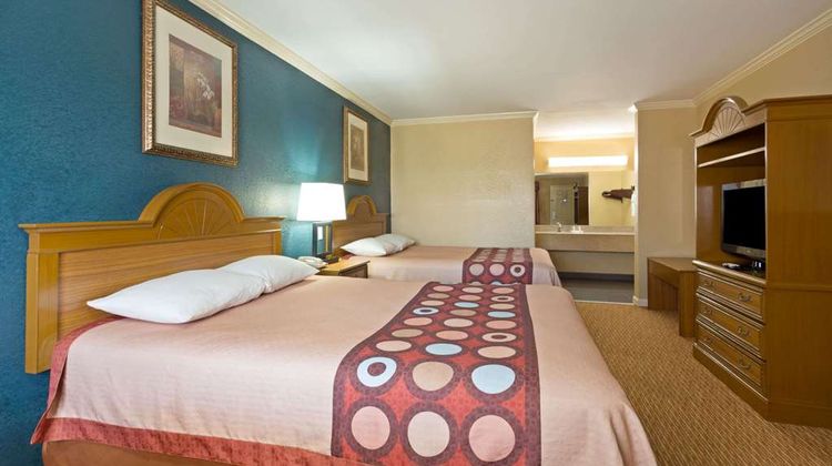 Super 8 Covington Room