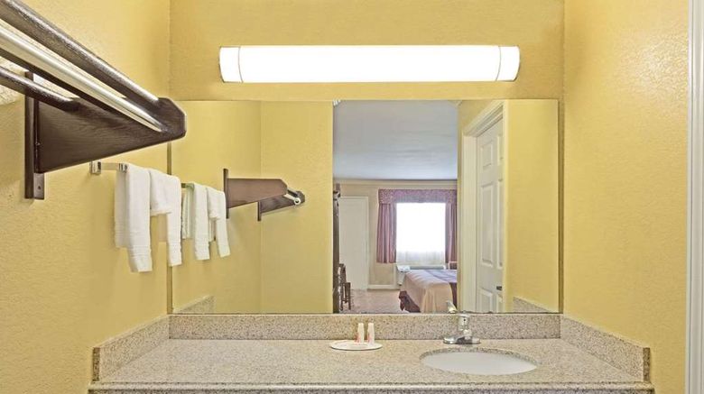 <b>Super 8 Covington Room</b>. Images powered by <a href="https://iceportal.shijigroup.com/" title="IcePortal" target="_blank">IcePortal</a>.