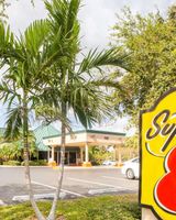 Super 8 by Wyndham North Palm Beach