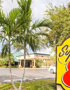 Super 8 by Wyndham North Palm Beach