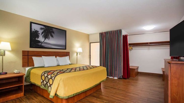 Super 8 by Wyndham North Palm Beach Suite