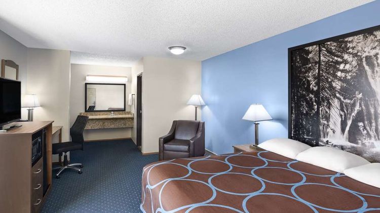 Super 8 Susanville Room