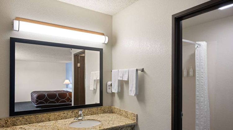 Super 8 Susanville Room