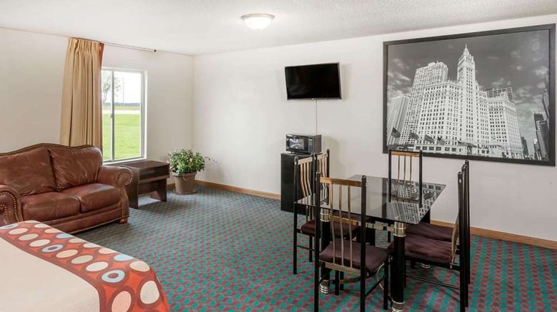 <b>Super 8 Pekin/Peoria Area Room</b>. Images powered by <a href="https://iceportal.shijigroup.com/" title="IcePortal" target="_blank">IcePortal</a>.