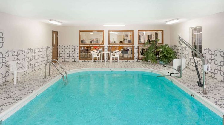 Super 8 Pekin/Peoria Area Pool