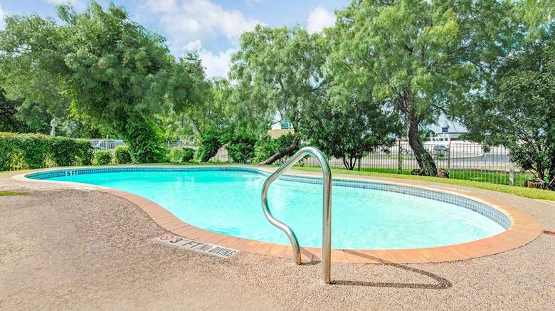 <b>Super 8 San Antonio/Fiesta Pool</b>. Images powered by <a href="https://iceportal.shijigroup.com/" title="IcePortal" target="_blank">IcePortal</a>.