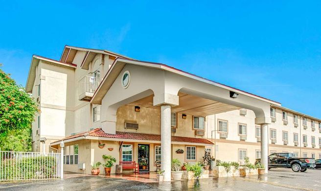 Super 8 San Antonio/Fiesta Exterior