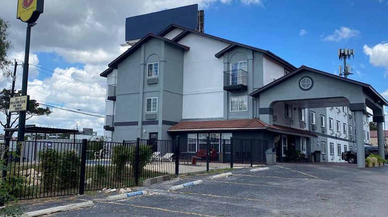 <b>Super 8 San Antonio/Fiesta Exterior</b>. Images powered by <a href="https://iceportal.shijigroup.com/" title="IcePortal" target="_blank">IcePortal</a>.