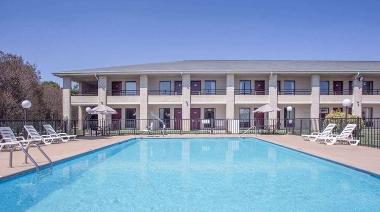 Days Inn Spartanburg Waccamaw Pool