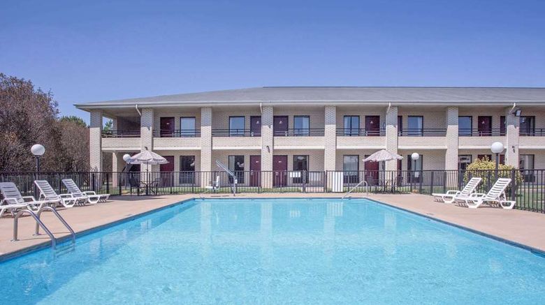 <b>Days Inn Spartanburg Waccamaw Pool</b>. Images powered by <a href="https://iceportal.shijigroup.com/" title="IcePortal" target="_blank">IcePortal</a>.