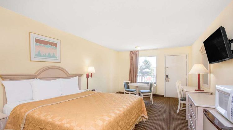 Days Inn Spartanburg Waccamaw Room