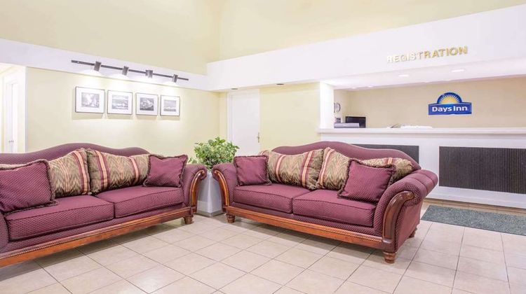 Days Inn Spartanburg Waccamaw Lobby