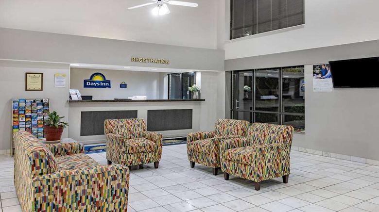 <b>Days Inn Spartanburg Waccamaw Lobby</b>. Images powered by <a href="https://iceportal.shijigroup.com/" title="IcePortal" target="_blank">IcePortal</a>.