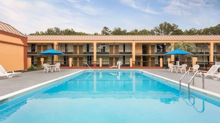 Days Inn Orangeburg South Pool