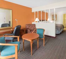 Days Inn Orangeburg South Room