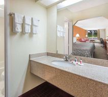 Days Inn Orangeburg South Room