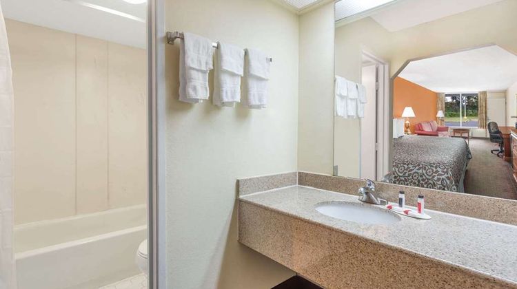 Days Inn Orangeburg South Room