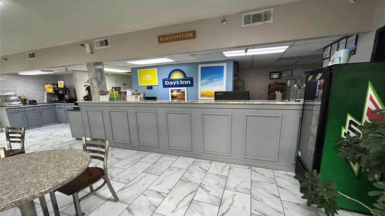 <b>Days Inn Dublin Lobby</b>. Images powered by <a href="https://iceportal.shijigroup.com/" title="IcePortal" target="_blank">IcePortal</a>.