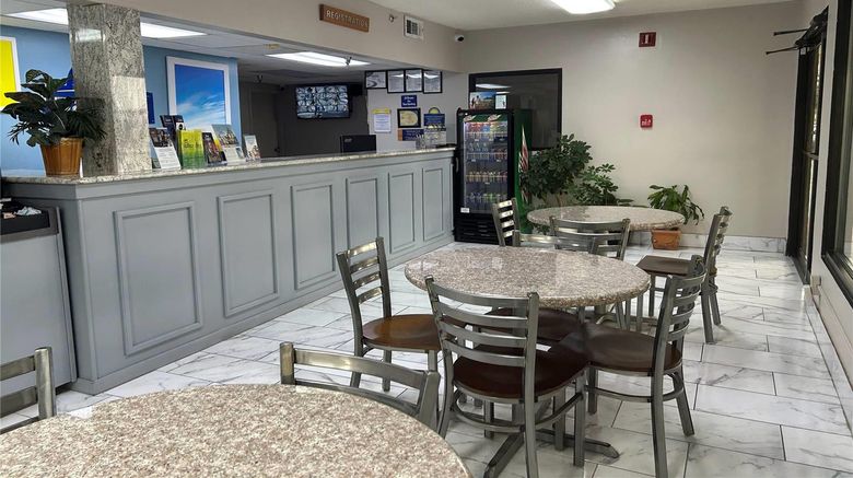 <b>Days Inn Dublin Lobby</b>. Images powered by <a href="https://iceportal.shijigroup.com/" title="IcePortal" target="_blank">IcePortal</a>.