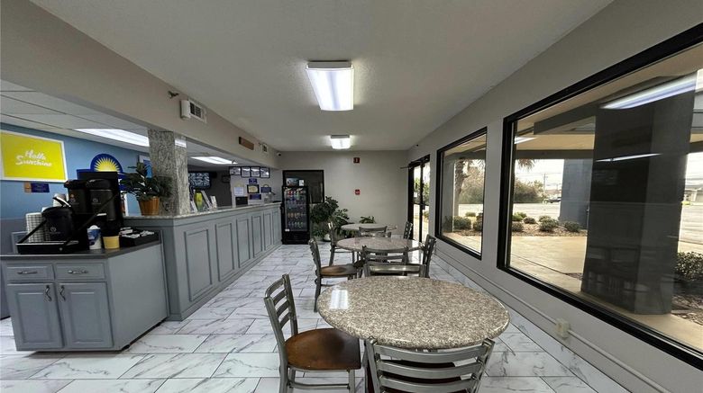 <b>Days Inn Dublin Lobby</b>. Images powered by <a href="https://iceportal.shijigroup.com/" title="IcePortal" target="_blank">IcePortal</a>.