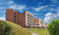 Days Inn & Suites Sutton Flatwoods