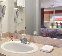 Super 8 Oklahoma Fairgrounds Room