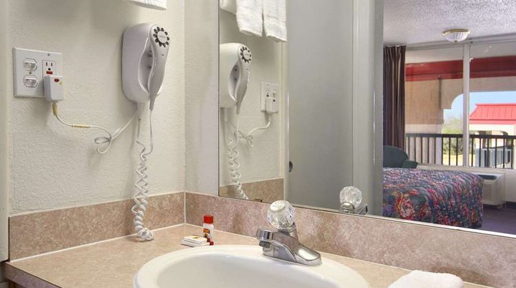 Super 8 Oklahoma Fairgrounds Room