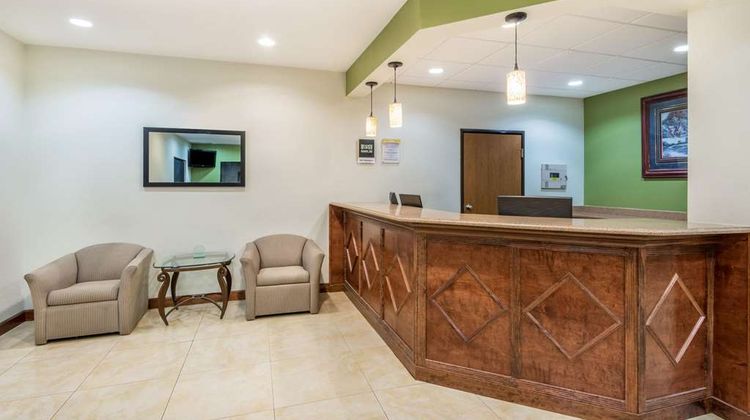 Days Inn Topeka Lobby