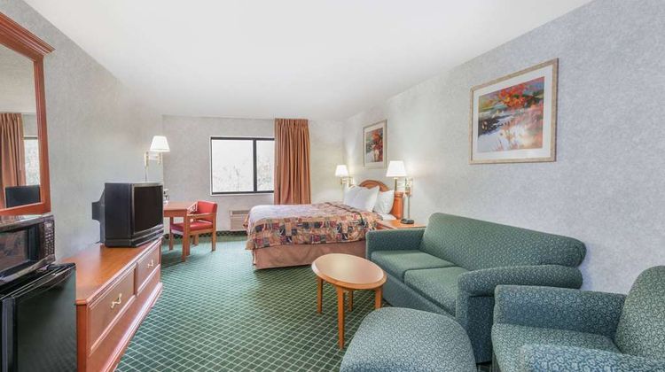 Days Inn Topeka Suite