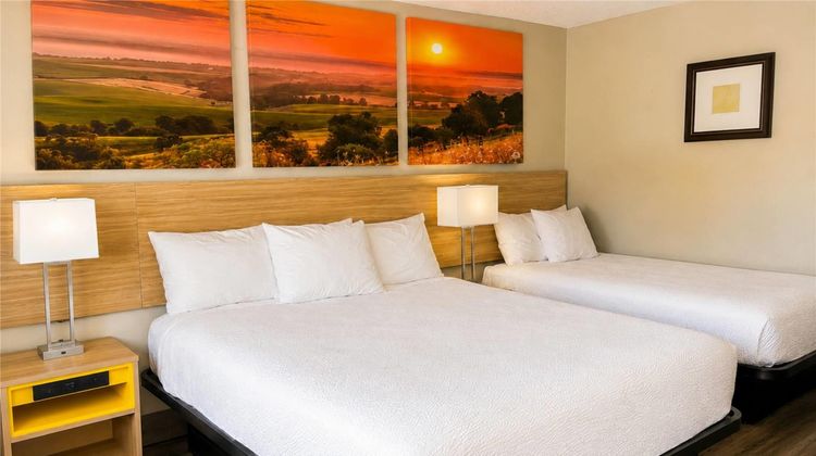 Days Inn Topeka Room
